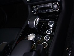 Mercedes-Benz Mulai Lirik Transmisi 9 Percepatan