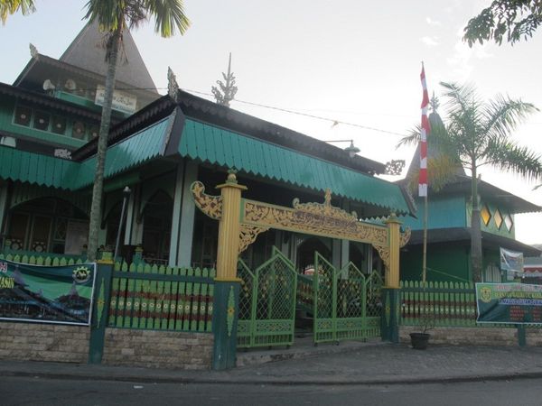 Tenggelam dalam Khusyuk Ramadan di Masjid Tertua Kalimantan