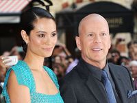 Bruce Willis dan Emma Hemming Pamer Kemesraan