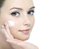 Produk Kecantikan yang Wajib Digunakan Saat Puasa untuk Atasi Kulit Kering 