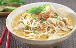 Tupat Laksa Nyang Gurih Enak dari Betawi