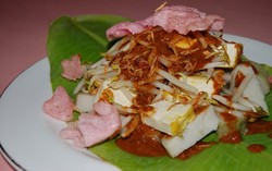 Nikmat Sedap Ketupat Tahu Khas Jawa Barat