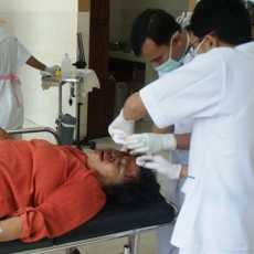 Angkot Tabrak Pohon Palem, Sopir dan 4 Penumpang Luka-luka