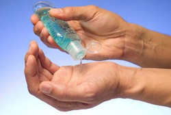 Hand Sanitizer Bisa Gantikan Cuci Tangan, Benarkah?