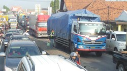 Ada Truk Mogok, Jalur Pantura di Brebes Macet Total Sepanjang 10 Km