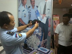 Napi Narkoba Ini Sukses Bikin Sepatu Kulit Tahan Api