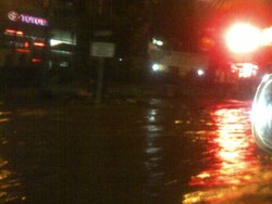 Genangan Air di Depan Stasiun Tanjung Barat, Lalin ke Depok Macet