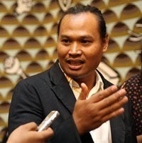 Bagaimana Eko Nugroho Bisa Jadi Perancang Scarf LV?