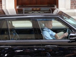 Jadi Sopir, Pangeran William Antar Royal Baby dan Ibunya Pulang