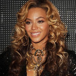 Duh, Rambut Beyonce Nyangkut di Blower Saat Manggung