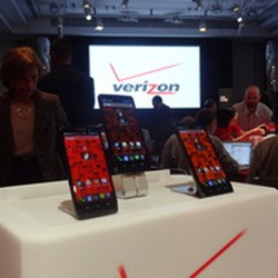 Trio Droid Motorola: Ponsel 4G Tertipis Hingga Tahan 2 Hari