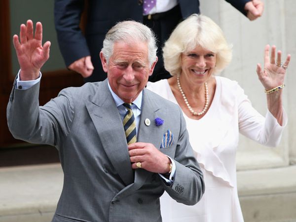 Pangeran Charles Kunjungi Prince of Cambridge