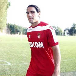 Lewat Twitter, Falcao Bantah Laporan Seputar Umurnya