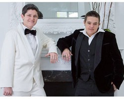 Wanita Ini Ciptakan Busana Pengantin Khusus Untuk Lesbian