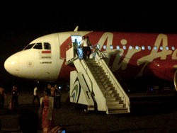 Air Asia Menjadi Pesawat Terakhir yang Landing di Bandara Polonia
