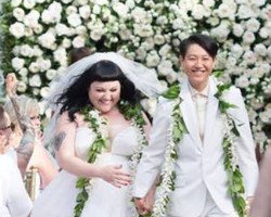 Menikah dengan Wanita, Penyanyi Beth Ditto Tidak Pakai Sepatu