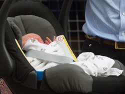 Duh, Pangeran William Keliru Pasang Car Seat untuk Anaknya