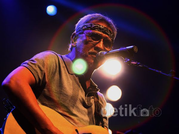 Iwan Fals Sukses Hibur Penggemarnya