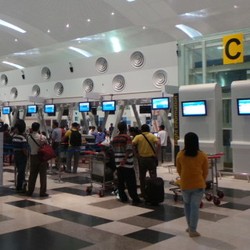 Tepat Jam 12.00 WIB di Dalam Bandara Kualanamu, Panas!