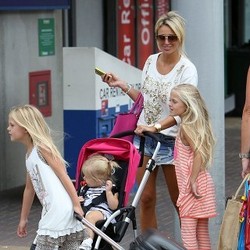 Gerrard Tur Pramusim, Istri Liburan ke Portugal