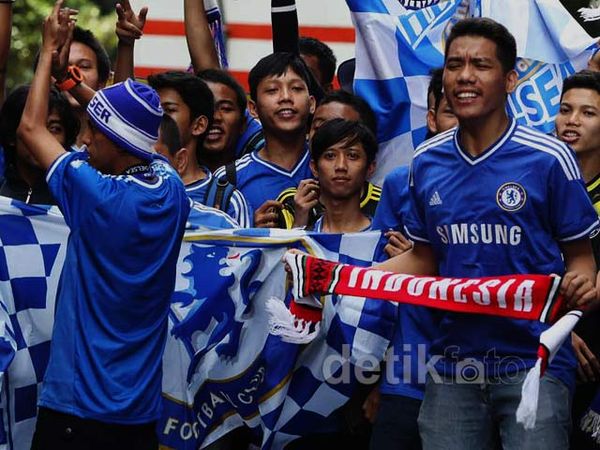 Suporter Chelsea Mulai Birukan Kawasan GBK