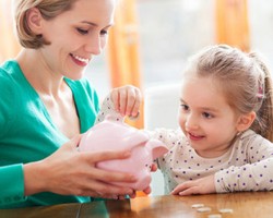 5 Langkah Mendidik Anak agar Mau Menabung Sejak Dini 