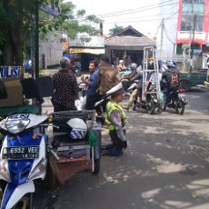 Atasi Macet Bermodal Dengkul, Memilih Atur Jalan Ketimbang Mengemis
