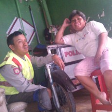 Dilatih dan Diberi Seragam Polisi oleh Provost