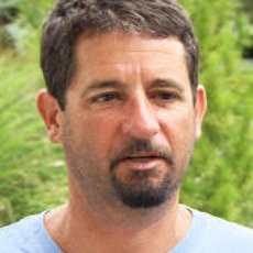 Berkat Sepatu Boot, Nelayan AS Selamat Setelah 12 Jam di Laut