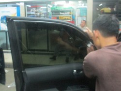 Nih Kaca Film yang Meredam Sinar Lampu Mobil di Malam Hari