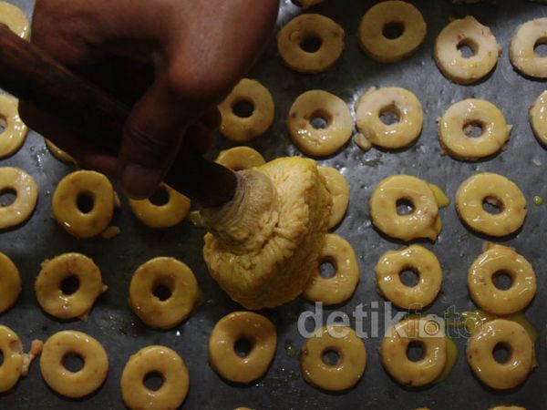 Pesanan Kue Kering Meningkat