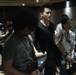 Demian Jadi Vokalis Baru Samsons?