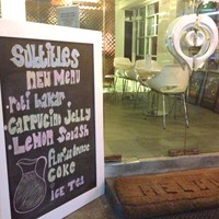 Tiga Mahasiswa Pecinta Film dan Bisnis Bioskop Mini