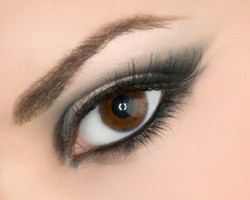 Tips Mudah Menggunakan Eyeliner Cair 