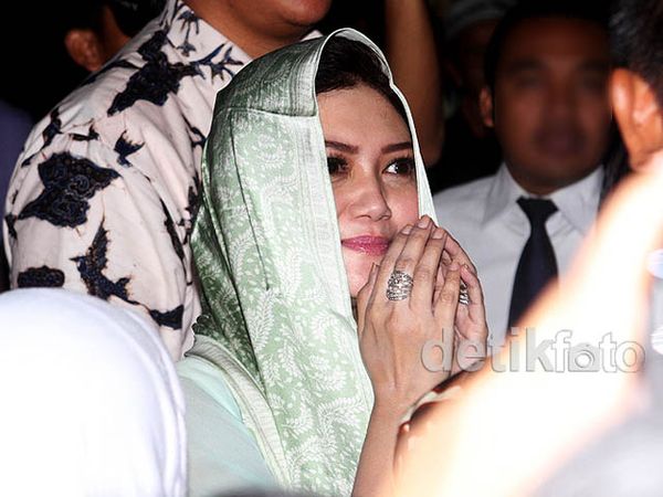 Bella Saphira Jadi Mualaf