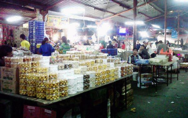 Belanja Kue Kering Lebaran Di Pasar Kue Subuh, Murah dan Komplit!