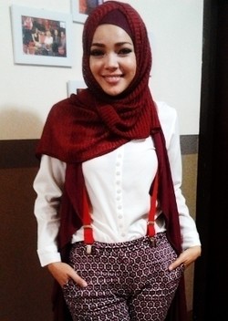 Kisah Dewi Sandra Memutuskan Berjilbab