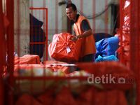 Jelang Lebaran Kiriman Paket Pos Meningkat