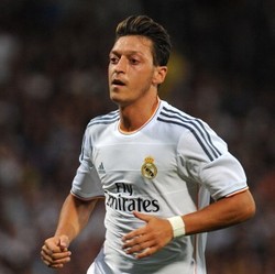 Puji Ancelotti, Oezil: Madrid Akan Jadi Lebih Baik Lagi