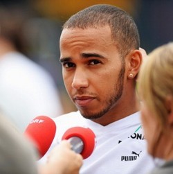 Jangan Dulu Coret Hamilton dari Persaingan