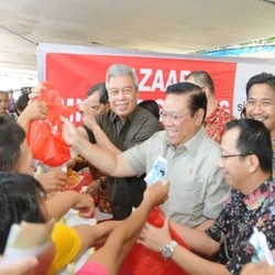 Agung Laksono dan Sinar Mas Jualan Minyak Goreng Murah 