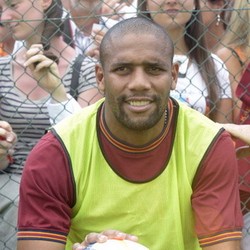 Roma Kontrak Maicon Dua Tahun