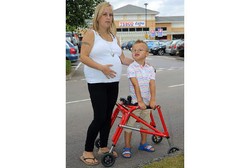 Alat Bantu Jalan Disangka Skuter, Mason Tak Boleh Masuk Toko