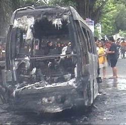 Bus Sekolah Ludes Terbakar