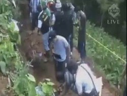 Evakuasi 3 Jenazah Korban Penipuan Muhyaro