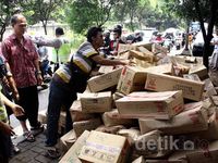 Mobil Box Terguling di TB Simatupang Lalin Tersendat