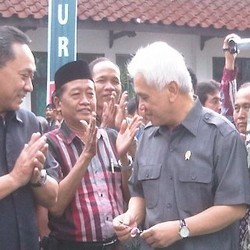 Pagi-pagi Buka Pasar Murah di Banten, Hatta Borong Sembako