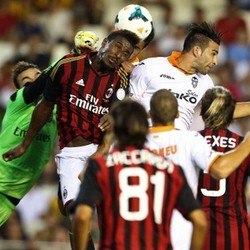 Milan Atasi Valencia 2-1