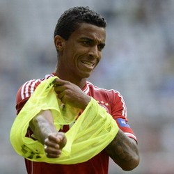 Wolfsburg Inginkan Luiz Gustavo