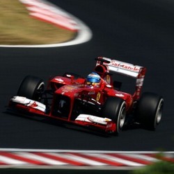 Dari Posisi Lima, Alonso Bidik Vettel di Tikungan Pertama